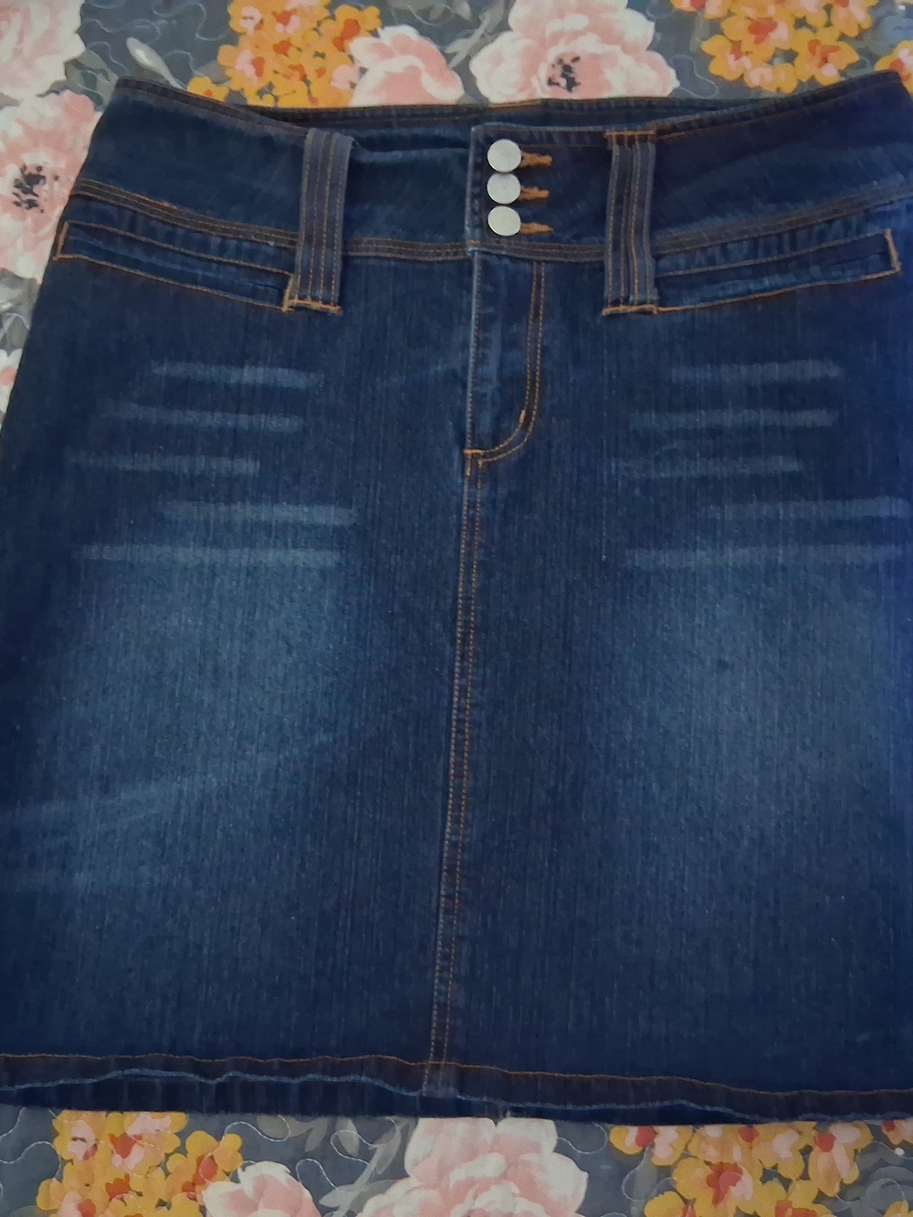 High-Rise Dark Blue Denim Skirt with Triple-Button Waist